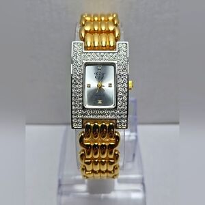 Womens Elizabeth Taylor White Diamonds Gold Crystals Rhinestones New Battery